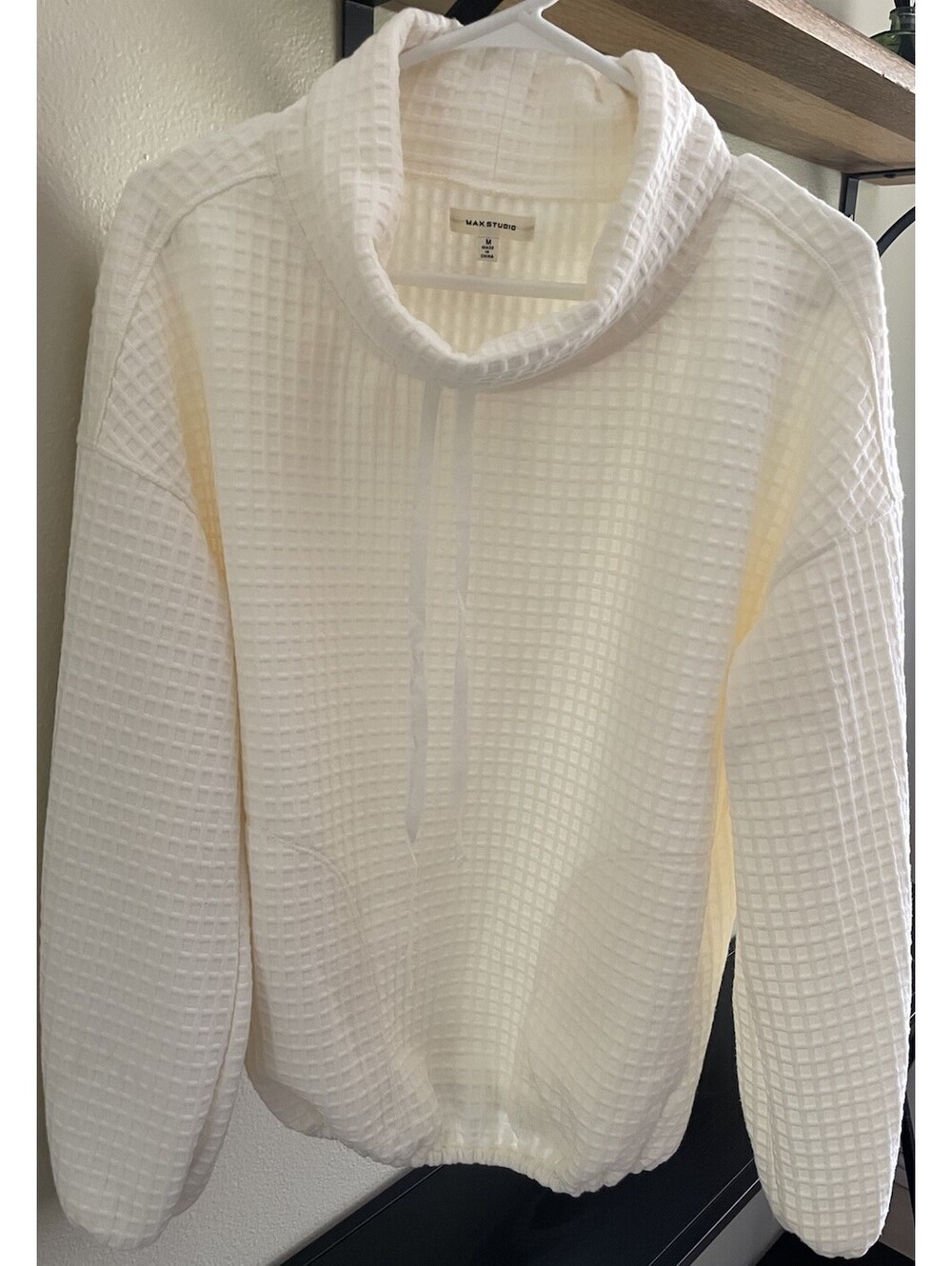 Max Studio Women's Funnel Neck Waffle Knit Pullover in White Sz M Long Sleeves